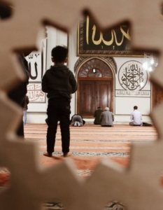 Tak Kenal Maka Tak Takut: Konsep Pemahaman Al-Aziz